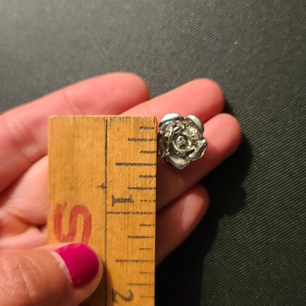9/20 ROSE STUD EARRINGS - Picture 3 of 3